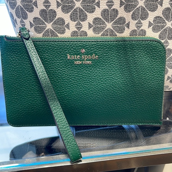Kate Spade Medium Lucy L-Zip Wristlet Pebble Leather 
COLOR:
Arugula 
NWT - Picture 11 of 16